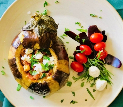 دلمه بادمجان با مرغ و سبزیجات