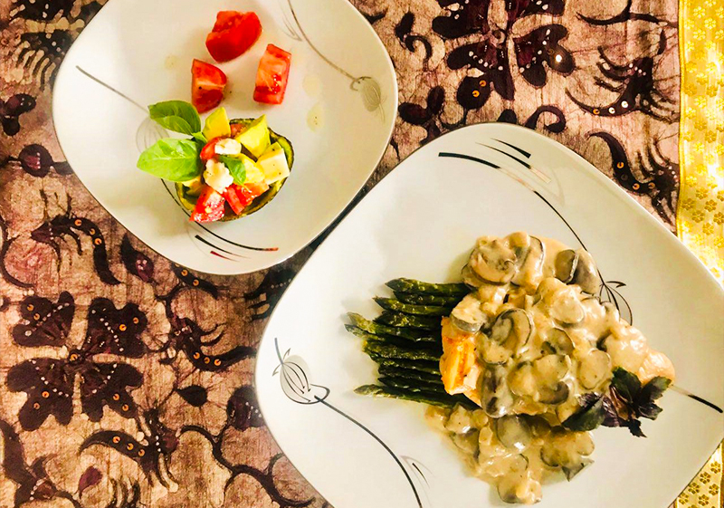 سینه مرغ با مارچوبه و سس قارچ سینه مرغ با مارچوبه و سس قارچ