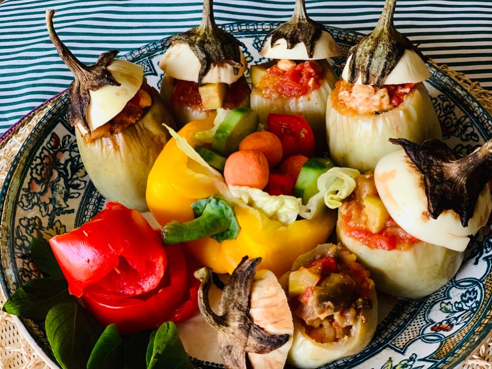 دلمه بادمجان سفید با مرغ دلمه بادمجان سفید با مرغ