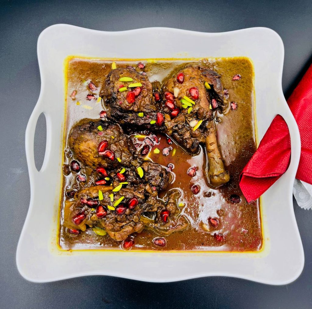 خورش مرغ با شیره انار خورش مرغ با شیره انار