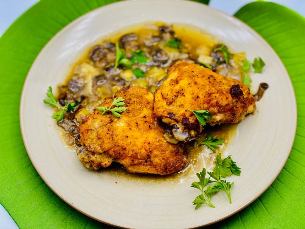 مرغ با تره فرنگی و قارچ مرغ با تره فرنگی و قارچ