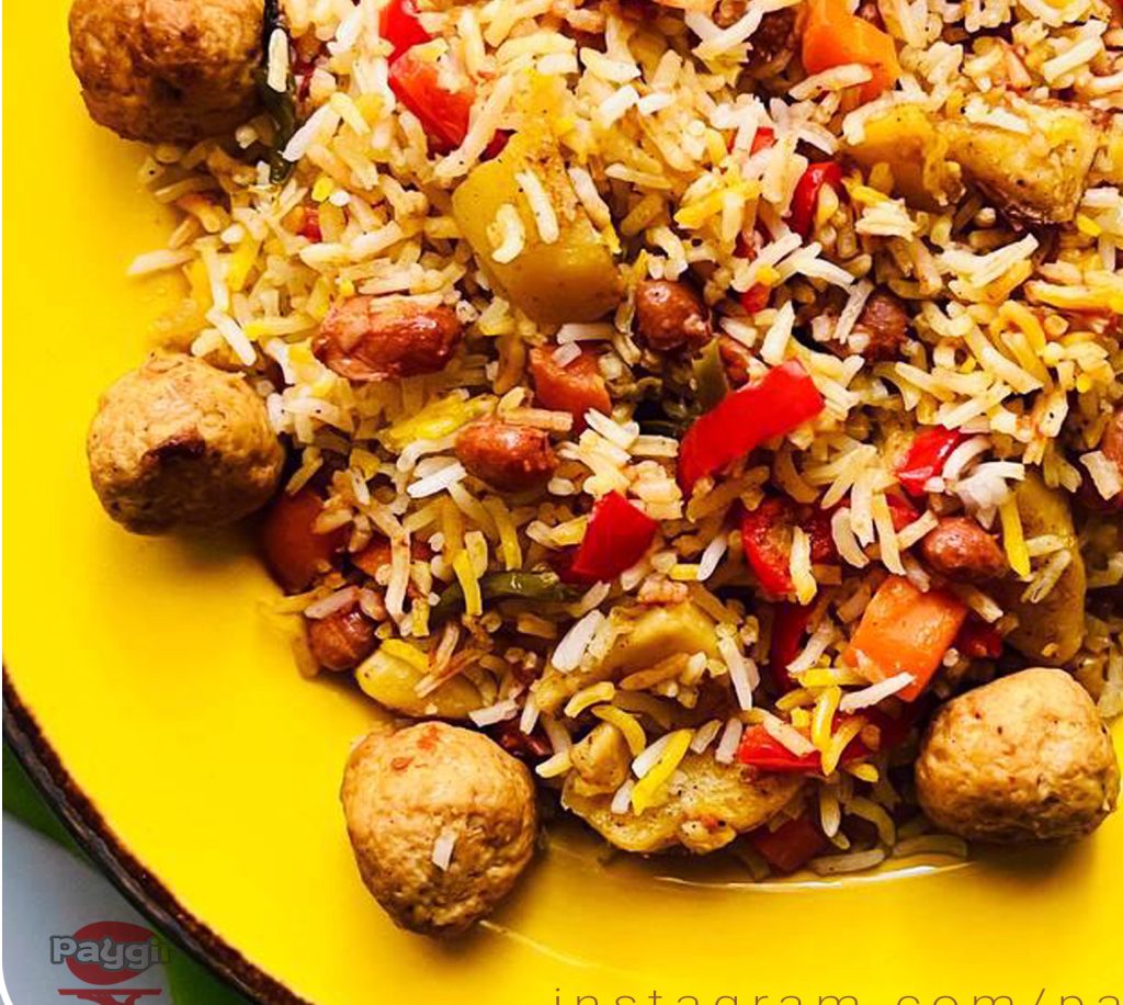 پلوی مخلوط لوبیا چیتی و سبزیجات با کوفته قلقلی مرغ پلوی مخلوط لوبیا چیتی و سبزیجات با کوفته قلقلی مرغ