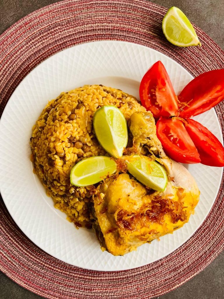 پلو بلغور عدس سبز با مرغ