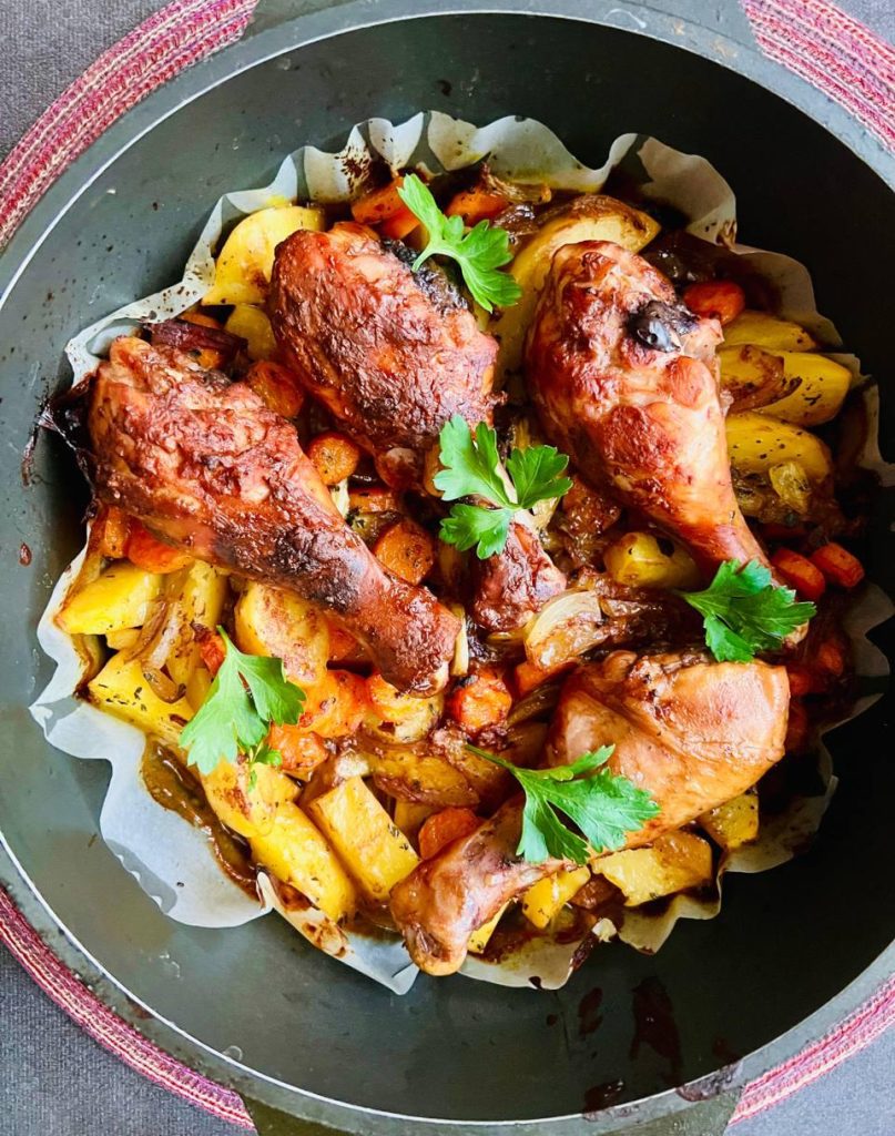 ساق مرغ با سس و سبزیجات