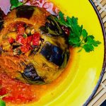 بادمجان شکم پر با مرغ و سبزیجات
