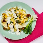 سینه مرغ با نان پیتا